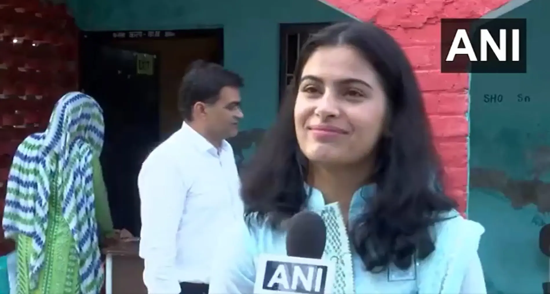 Manu Bhaker casts her vote | Photo: Screengrab of X / ANI