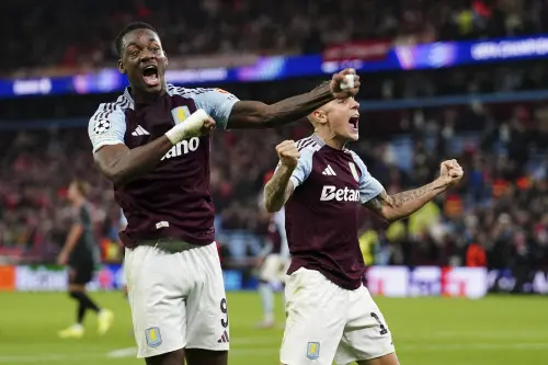 Aston Villa's Jhon Duran, left, and Lucas Digne celebrate after the Champions League opening phase soccer match between Aston Villa and Bayern Munich, at Villa Park in Birmingham, England | Photo: AP