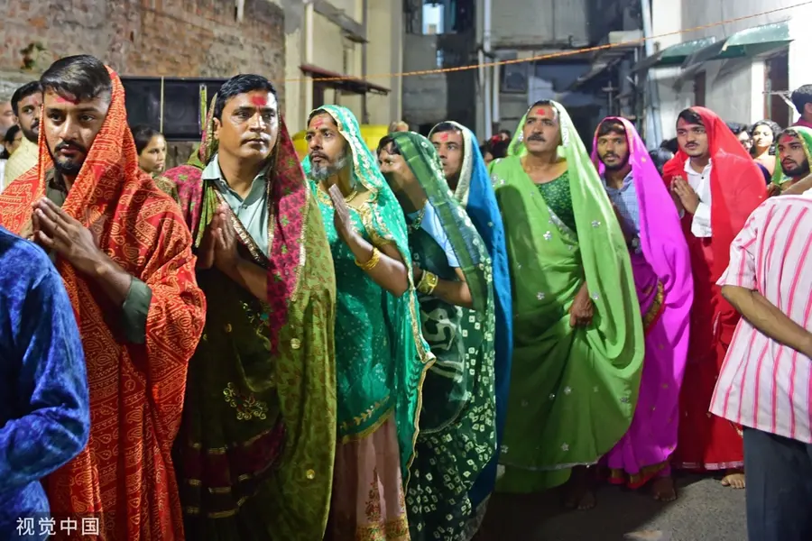 Why do men dress up as women for Garba during Navratri in Ahmedabad?