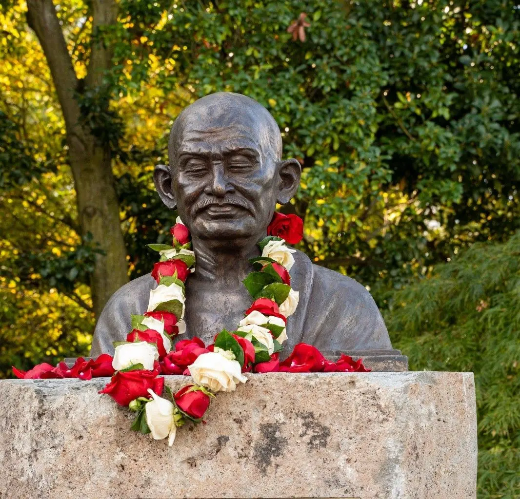 The bust of Gandhiji unveiled in Seatle | Photo: https://x.com/IndiainSeattle