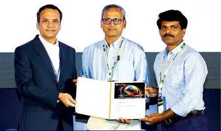 M A Shameer and I K Shahnas from Mathrubhumi jointly receive the International Color Quality Award for printing excellence from Magdoom Mohamed, WAN-IFRA, South Asia, managing director | Photo: Mathrubhumi