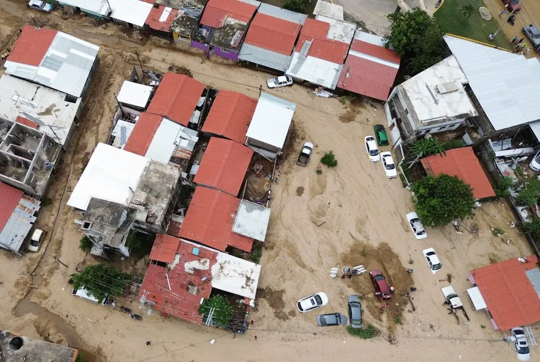 Aerial view of cars covered in sand following Hurricane John in Acapulco, Guerrero State, Mexico | Photo: AFP