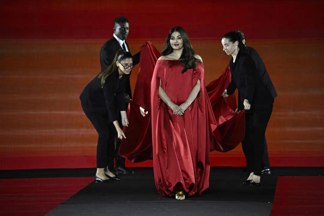 Aishwarya Rai Bachchan presents a creation for L'Oreal Paris show "Walk Your Worth" as part of the Paris Fashion Week | Photo: AFP