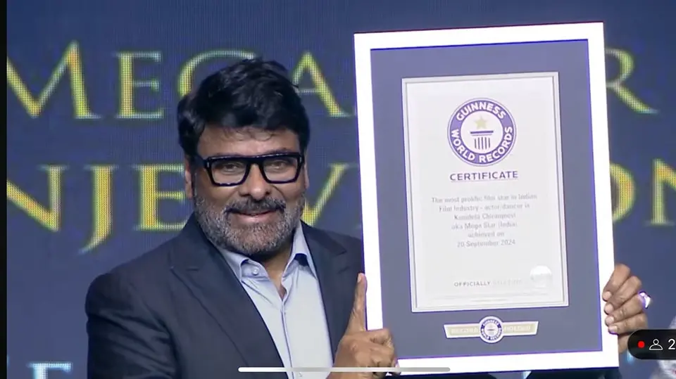 Chiranjeevi holding up his Guinness record | Photo: facebook.com/MEGASTARCHIRANJEEVI