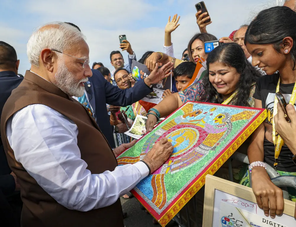 Prime Minister Narendra Modi being welcomed by members of the Indian community upon his arrival at Philadelphia airport | PTI