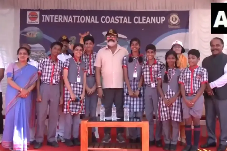 Suresh Gopi joins cleanup of Kerala seacoasts on International Coastal Cleanup Day | WATCH