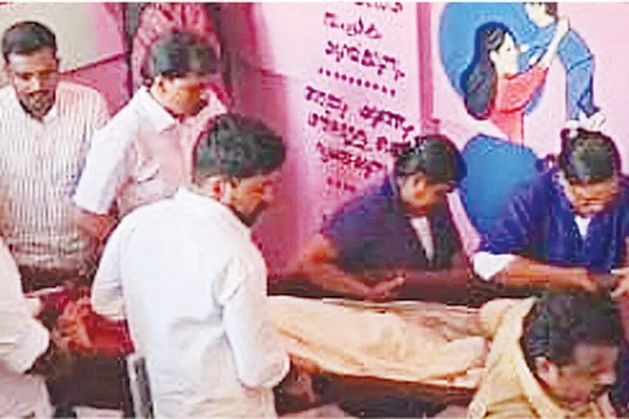 Patients of Pathanamthitta hospital moved on bamboo-made stretchers