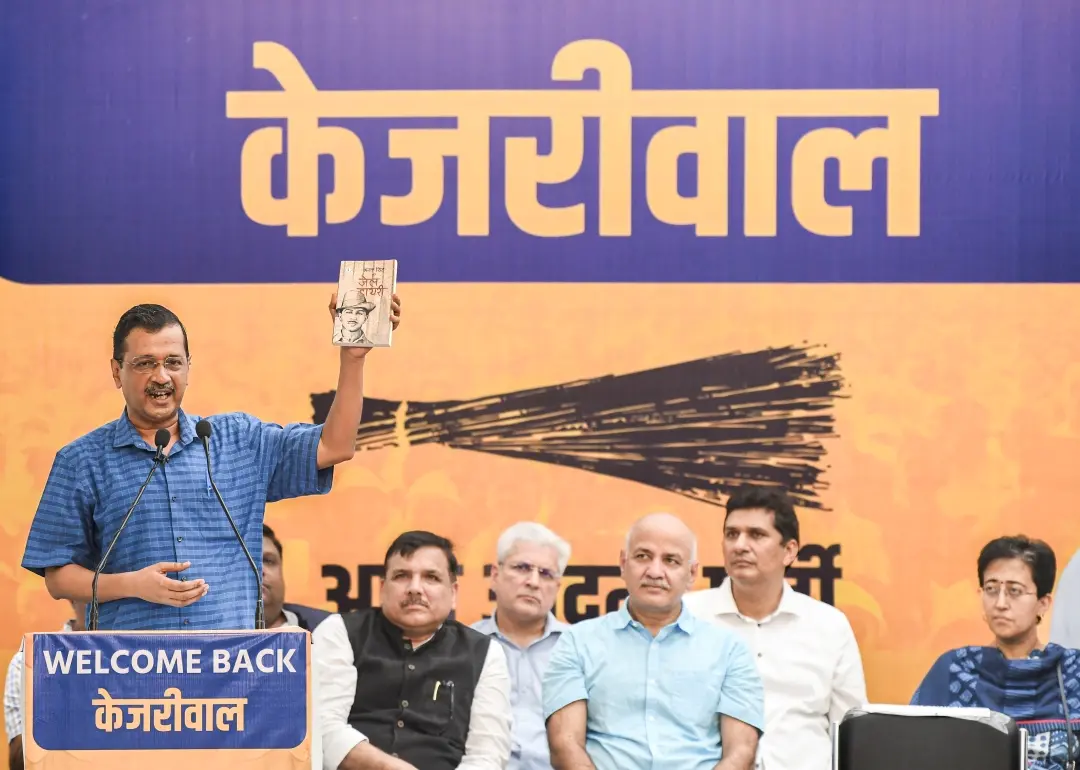 Delhi Chief Minister and Aam Aadmi Party (AAP) national convener Arvind Kejriwal addresses the party supporters, in the presence of party leader Manish Sisodia, at party office | Photo: ANI