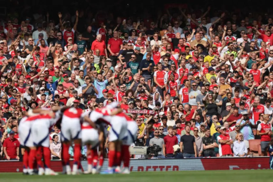 Arsenal struggles with squad shortages ahead of crucial match; Ten Hag faces pressure at Southampton