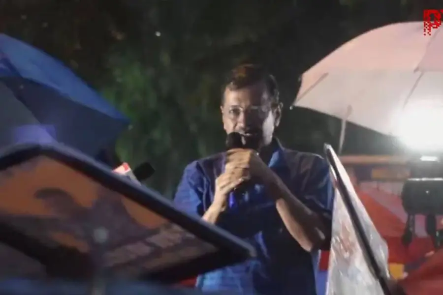 Kejriwal steps out of Tihar jail | WATCH