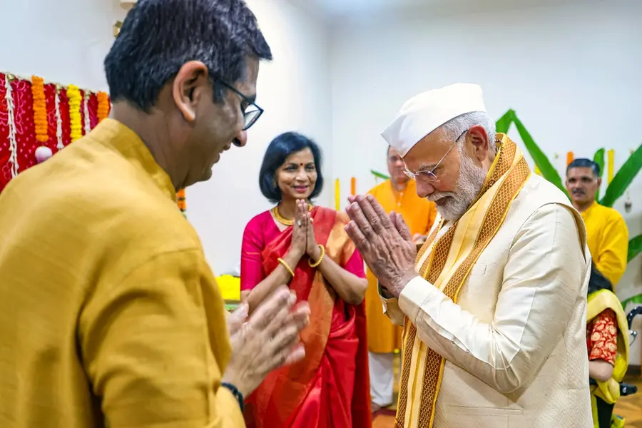 Shiv Sena leader doubts fair judgement after PM Modi's Ganpati Puja at CJI's residence | WATCH
