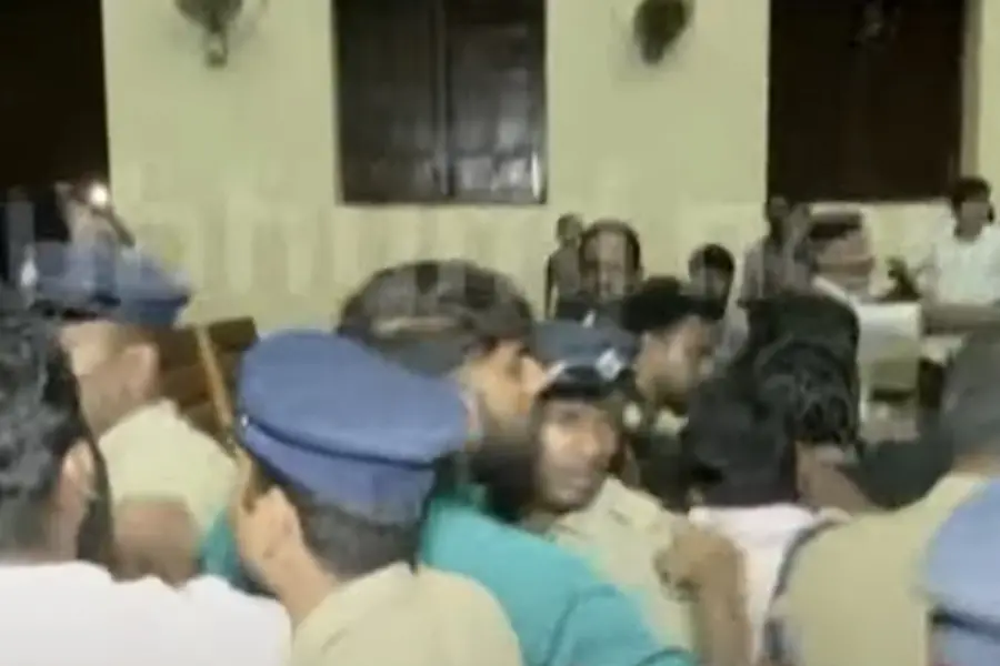 Senate elections at Kerala University temporarily halted; KSU-SFI clash, ballot papers missing