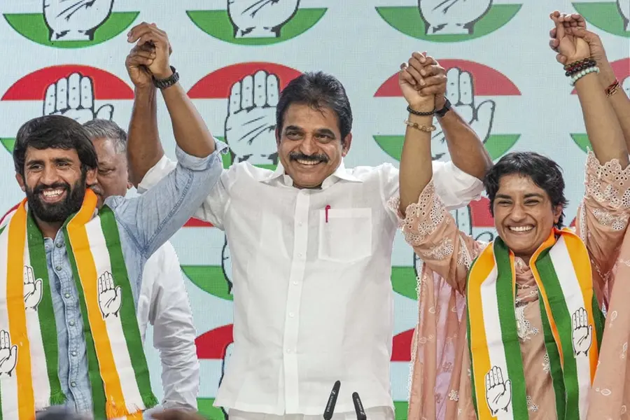 Wrestlers in political ring: Vinesh Phogat and Bajrang Punia join Congress