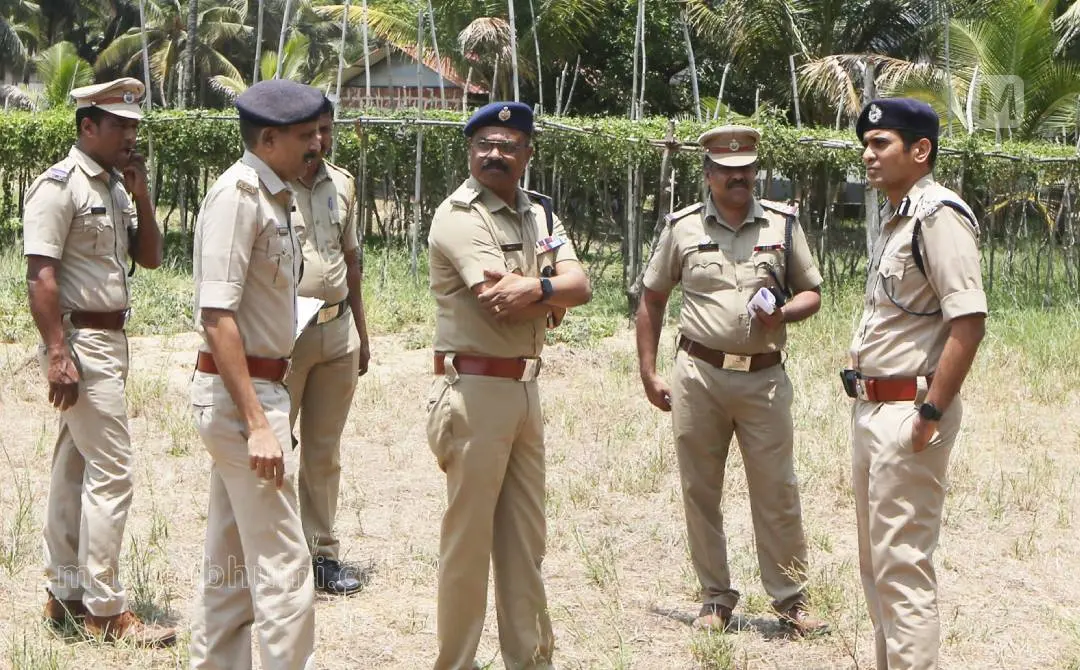 Cops investigating the abduction case at Padannakkad. l Photo: MBI