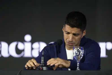 Teary-eyed Luis Suarez announces retirement from international football | WATCH