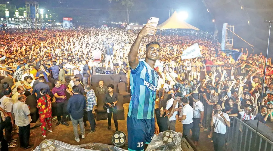 Calicut FC player Britto taking a selfie with fans in the background. | Photo: MBI