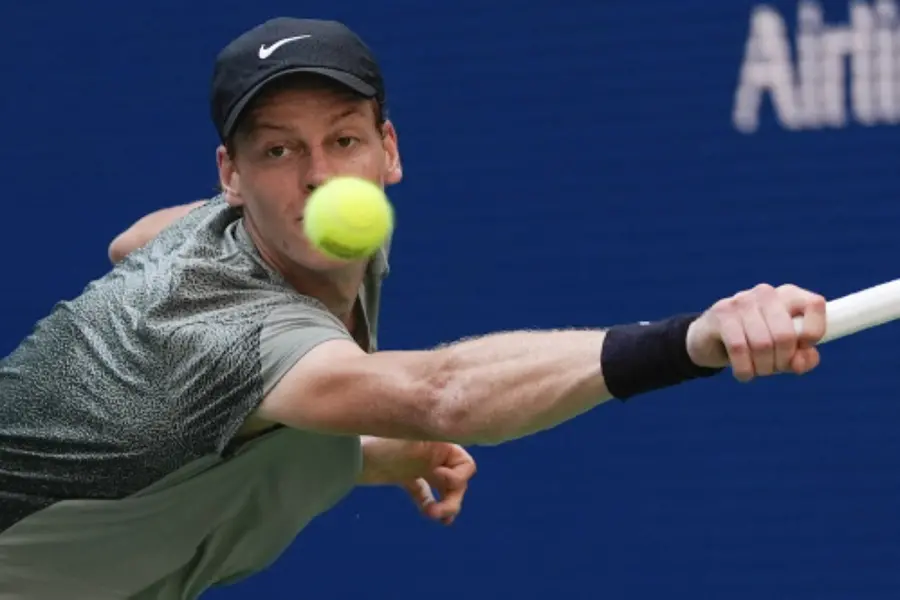 Jannik Sinner denies US Open opponent any hope of upset like Djokovic and Alcaraz