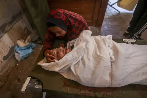 Heavy fighting in Gaza's Rafah keeps aid crossings closed, sends 100,000 civilians fleeing