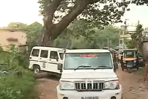 Kerala police raid PFI strongholds in Wayanad, Palakkad