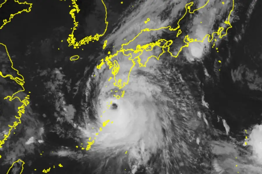 Thousands advised to evacuate as extremely strong Typhoon Shanshan approaches Japan