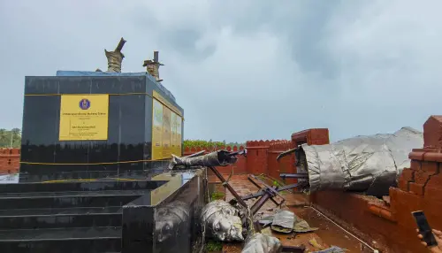 Shivaji Maharaj statue inaugurated by PM Modi collapses