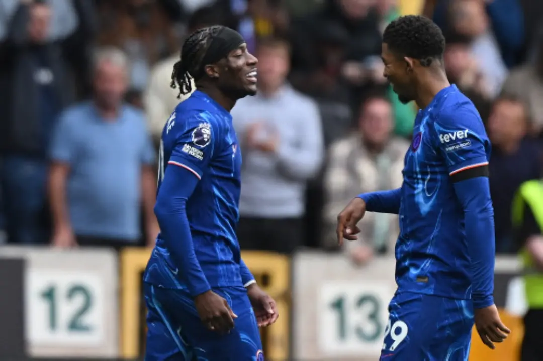Chelsea's English midfielder #11 Noni Madueke (L) celebrates after scoring their fourth goal during the English Premier League football match between Wolverhampton Wanderers and Chelsea at the Molineux stadium in Wolverhampton, central England. | Photo: AP