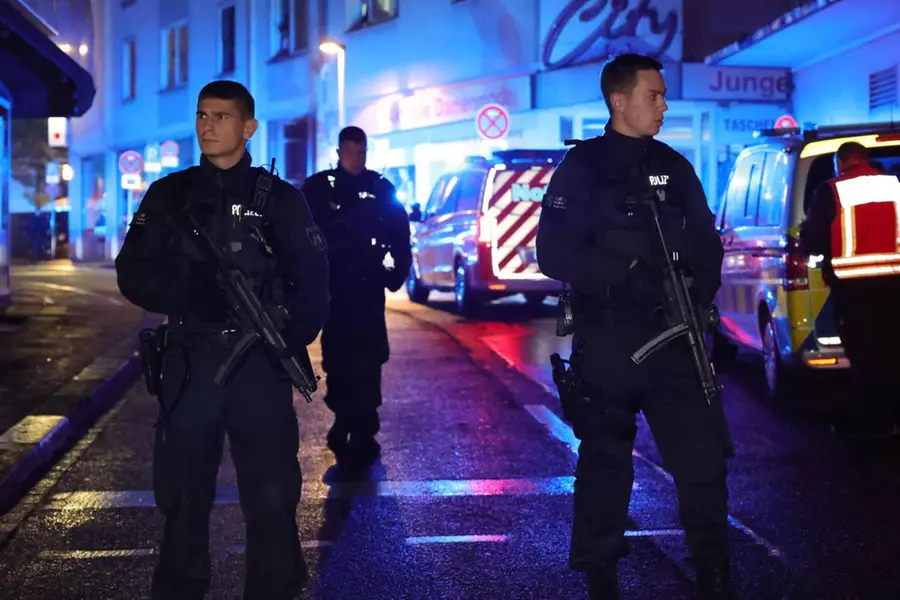Attacker with a knife kills 3 people and wounds 5 others during a festival in a German city