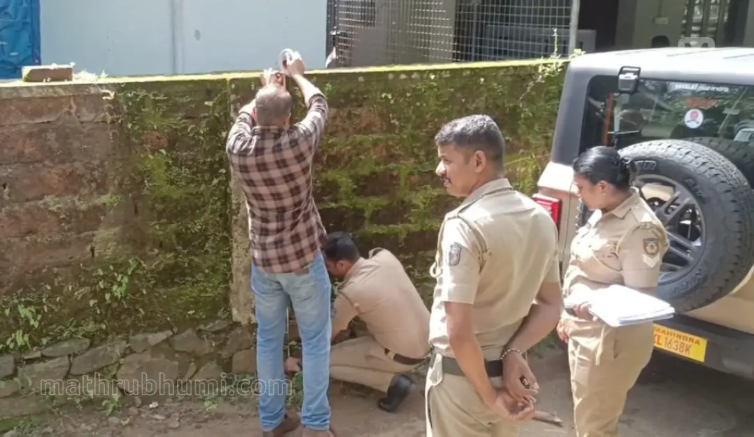 Police investigating the incident | Photo: Mathrubhumi
