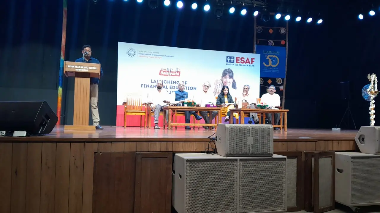 Prof. Ashok Thomas, IIMK addresses the gathering during the inauguration of IIMK-ESAF project at Silver Hills HSS