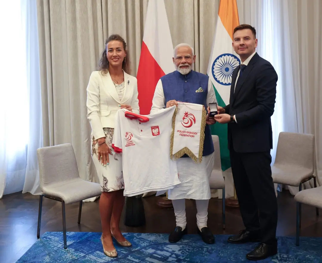 PM Narendra Modi during a meeting with Kabaddi players Michal Spiczko and Anna Kalbarczyk, Poland