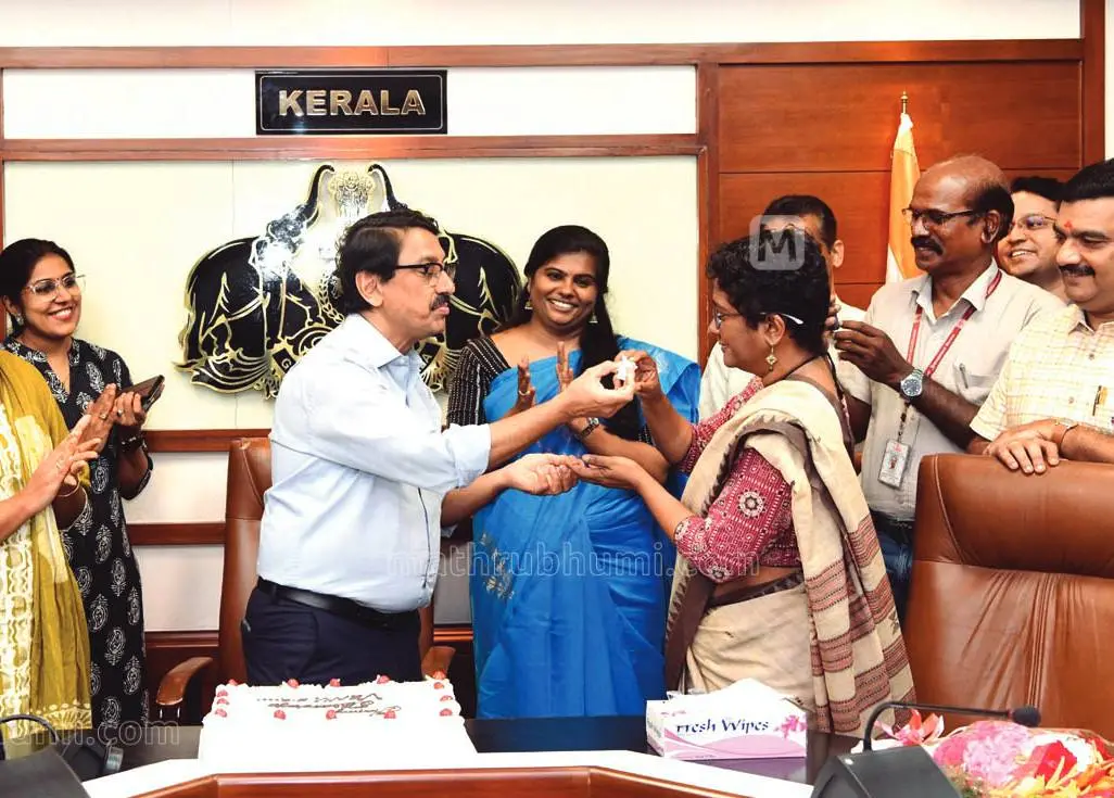 Dr V Venu, his wife Sarada Muraleedharan | Photo: MBI