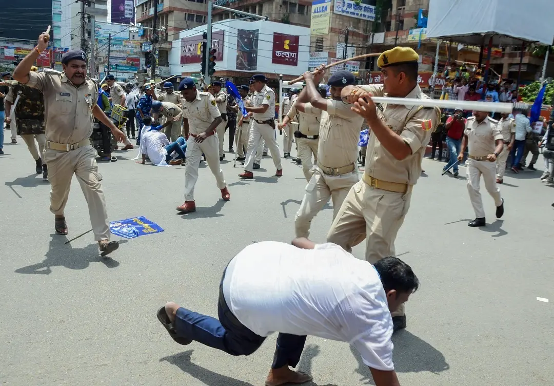 Police baton charge on Bahujan Samaj Party supporters during blocking Dak Bangalow in support of 'Bharat Bandh' against the Supreme Court's recent judgment on reservations | Photo: ANI
