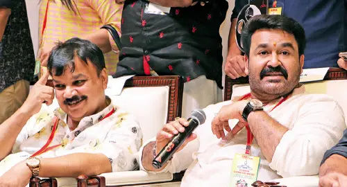 Edavela Babu and Mohanlal | Mathrubhumi file photo