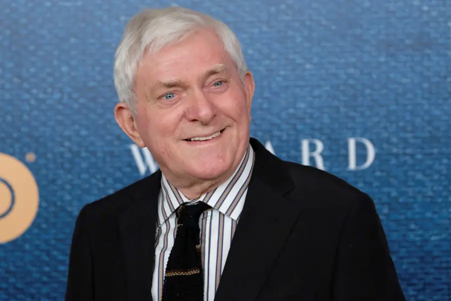 Phil Donahue, pioneering talk show host and 'King of Daytime TV,' dies at 88