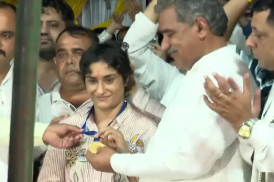 Vinesh honoured with gold medal in her village; Geeta and Babita express discontent