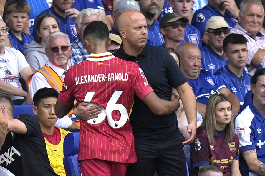 Liverpool manager Slot off to winning start at Ipswich