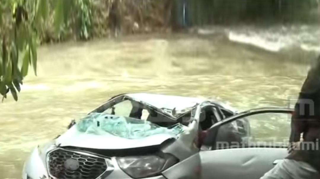 Idukki: Priest narrowly escapes as car swept away by floodwaters ...