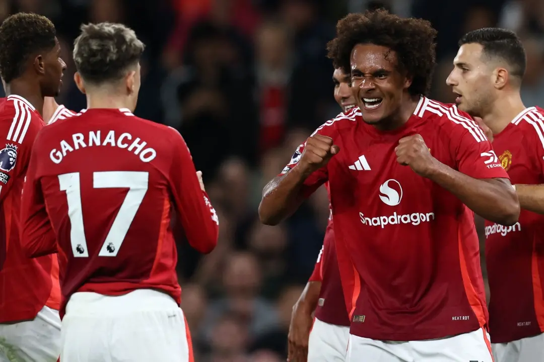 Manchester United's Dutch striker #11 Joshua Zirkzee (R) celebrates with Manchester United's Argentinian midfielder #17 Alejandro Garnacho (L) after scoring the opening goal of the English Premier League football match between Manchester United and Fulham at Old Trafford in Manchester. | Photo: AFP