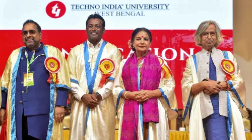 (From Left) Singer Shankar Mahadevan, former tennis player Leander Paes, actor Shabana Azmi and artist Jogen Chowdhury after receiving honorary doctorate at Techno India University in Kolkata | Photo: PTI