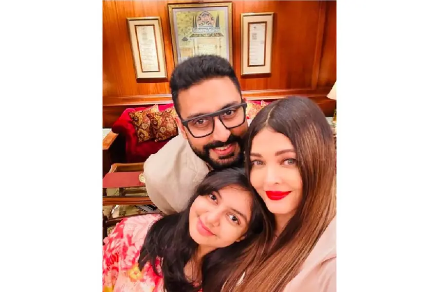 Aishwarya-Abhishek 17th wedding anniversary with daughter Aaradhya