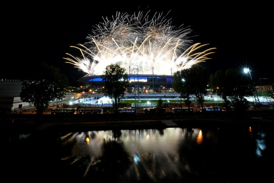 Fireworks signal the end of the 2024 Summer Olympics closing ceremony taking place at the Stade de France in Saint-Denis. | Photo: AP