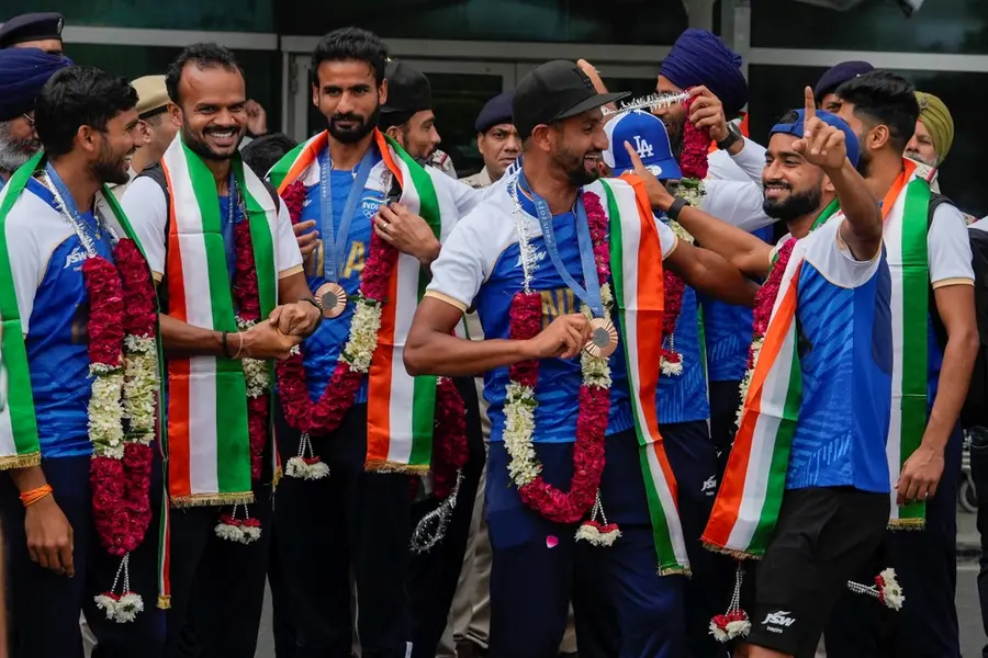 Indian hockey team celebrate at Delhi airport after winning a bronze at the Paris Olympics | WATCH
