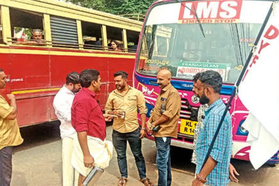 Student falls from moving bus; DYFI forces bus crew to drink hot tea in protest