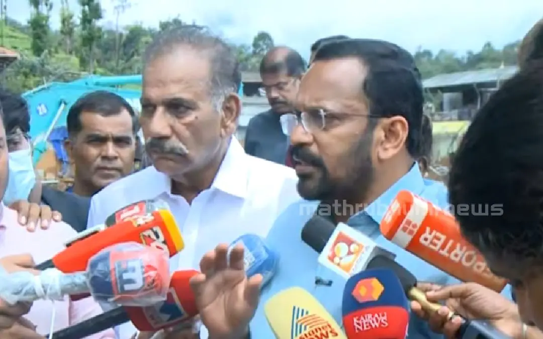 Ministers K Rajan and A K Saseendran speaking to media | Photo: Screengrab / Mathrubhumi News