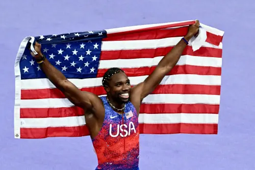 US' Noah Lyles celebrates after winning the men's 100m final of the athletics event at the Paris 2024 Olympic Games at Stade de France in Saint-Denis, north of Paris. | Photo: AFP