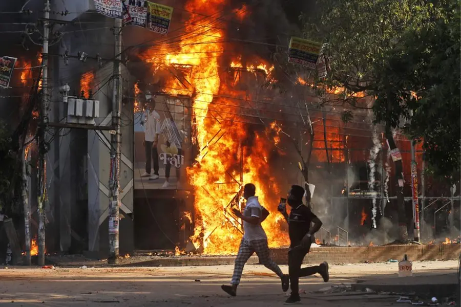 Bangladesh protest: 72 people including policemen killed, Indian citizens urged to practice caution