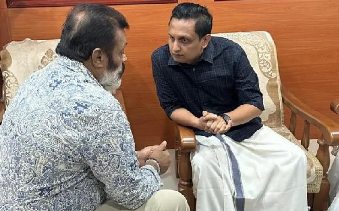 Mohammed Riyas interacting with Suresh Gopi. | Screenshot