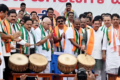 'Mysuru Chalo' protest march advances, BJP-JD(S) slam Congress over MUDA scam
