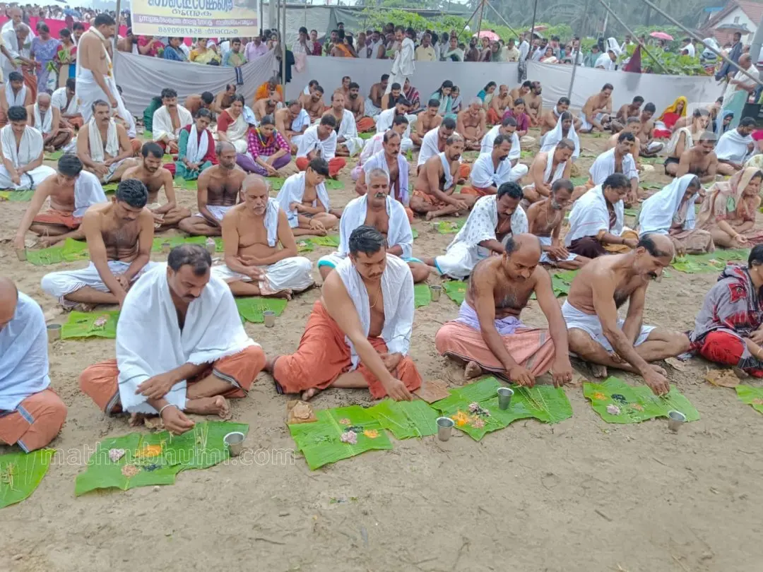 Rituals ongoing at Payyambalam Beach in Kannur | Photo: Latheesh Poovathur