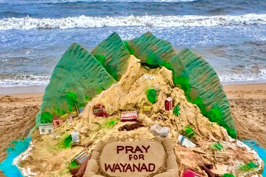 Sudarsan Pattnaik pays tribute with sand sculpture for Wayanad landslide victims